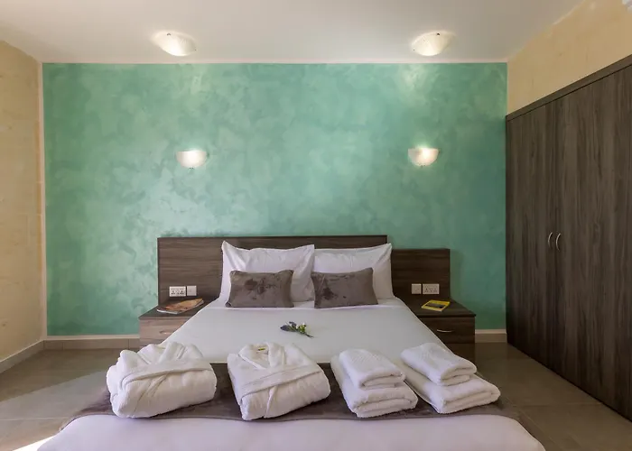 Otel Ta'battista With Pool - Gozo *