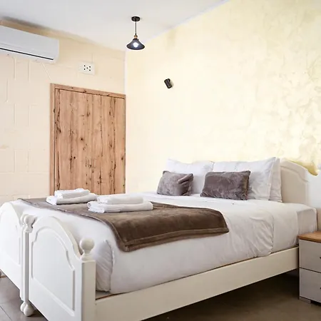 Hotell Ta' Battista With Pool - Gozo Xewkija