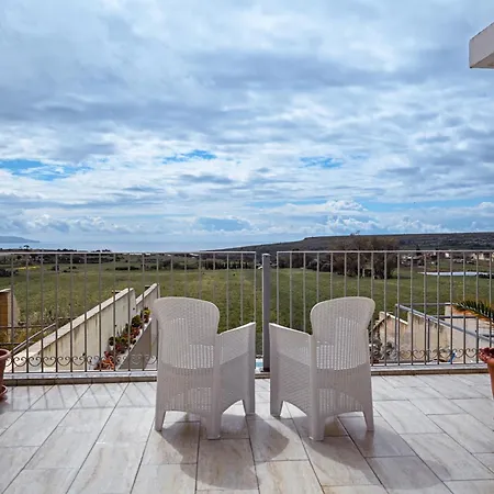 Ta' Battista With Pool - Gozo Otel
